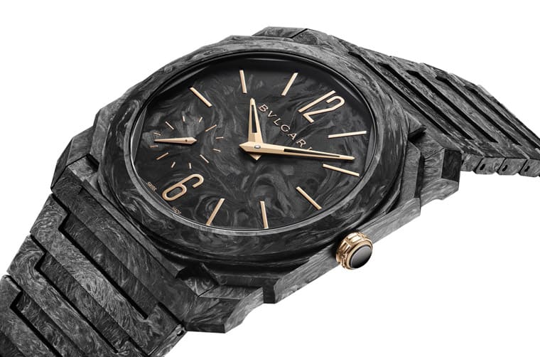 寶格麗連推兩款啟用鍛造碳材質(zhì)的Octo Finissimo超薄表搭配玫瑰金細節(jié)展現(xiàn)奢華前衛(wèi)感